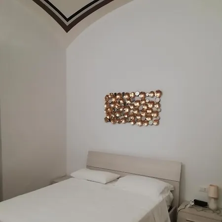 Santa Chiara Apartment *